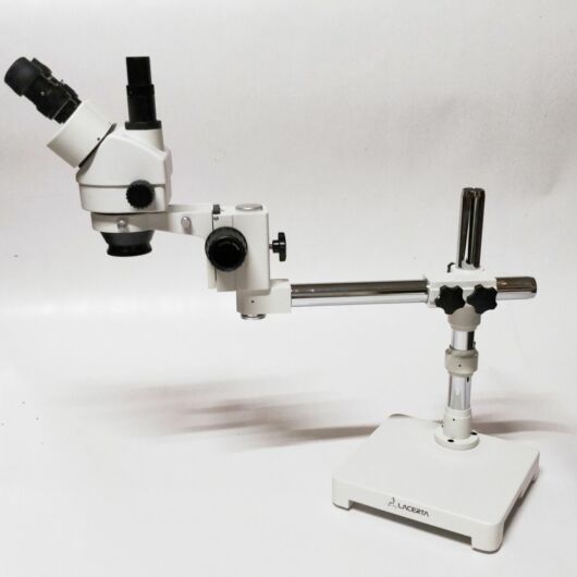 STM45t zoom sztereomikroszkóp (0,7-4,5x) ipari állványon INDSTM45t