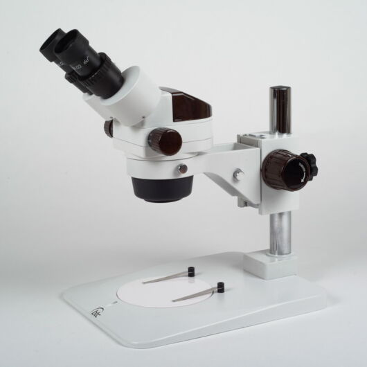 STM7b zoom sztereomikroszkóp (0,7-4,5x) megvilágítás nélkül, 7-45x nagyítással STM7b