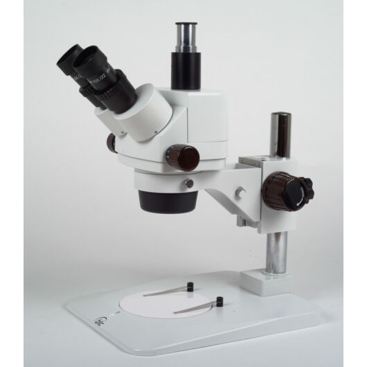 STM7t zoom sztereomikroszkóp (0,7-4,5x) megvilágítás nélkül, WF15x okulárokkal, 10,5-67,5x nagyítással STM7t15