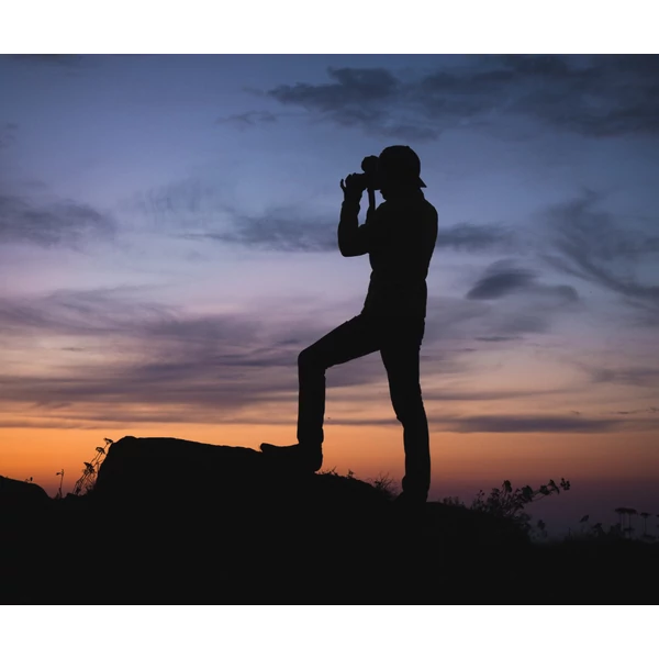 A sötétség nem akadály: hogyan válassz profi éjjellátót?