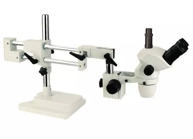 STM45t-pro zoom sztereomikroszkóp (0,67-4,5x) ipari állványon