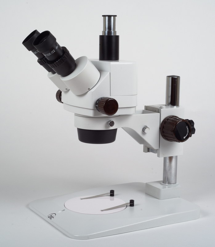 STM7t zoom sztereomikroszkóp (0,7-4,5x) megvilágítás nélkül, 7-45x nagyítással