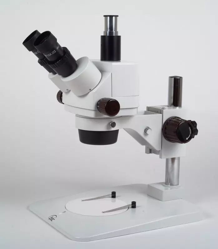 STM7t zoom sztereomikroszkóp (0,7-4,5x) megvilágítás nélkül, WF15x okulárokkal, 10,5-67,5x nagyítással